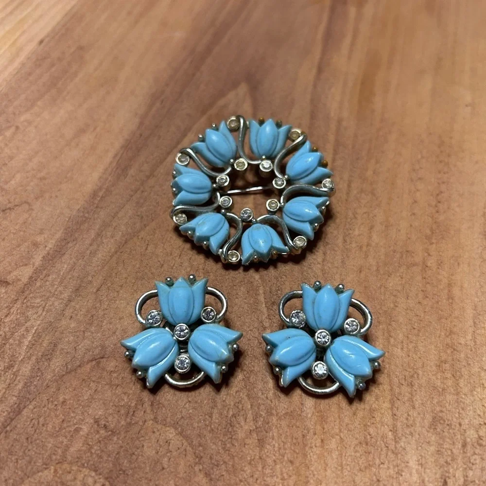 Vintage Kramer Broach and clip on earrings Floral Set